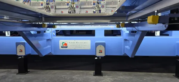 Machine frame and drive from below